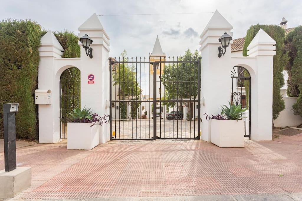 Stylish Spanish 3 Bd Townhouse On The Golden Mile Marbella Exterior foto